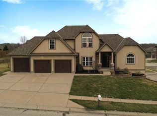 1705 Cambridge Cir, Kearney, MO 64060
