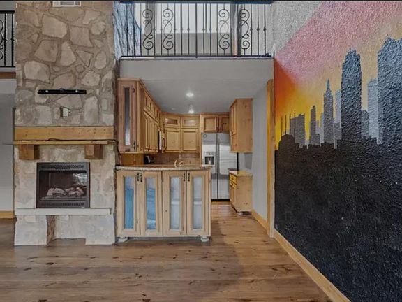 3rd image of 1111 W 46th St APT 59