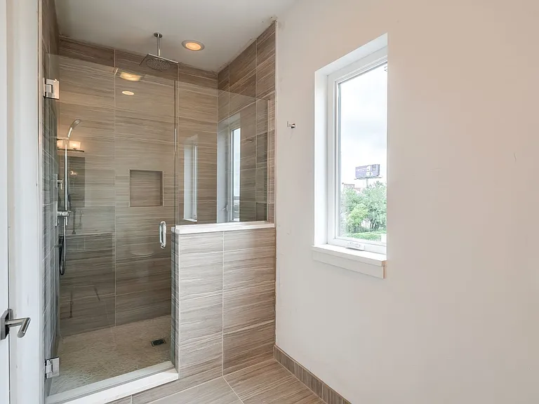 702-12 N Front St #7 — Photo 7