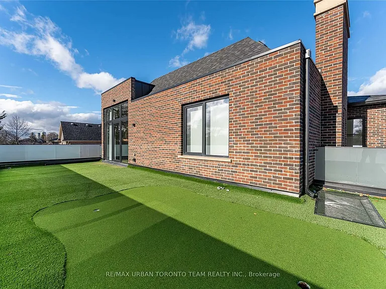 39 Cardigan Rd — Photo 23