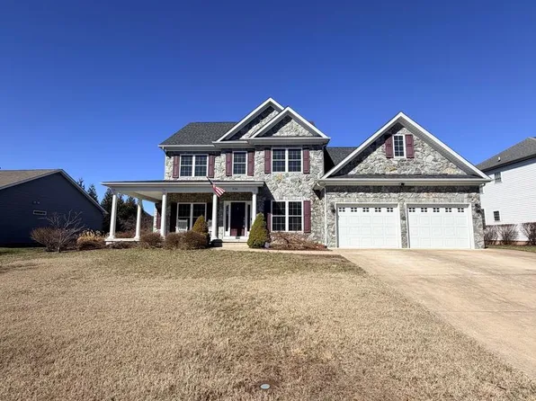 226 Summerfield Dr, Winchester, VA 22602