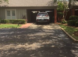 206 River Pl, Jackson, MS 39211