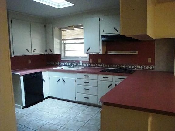 2nd image of 211 Redwood Dr