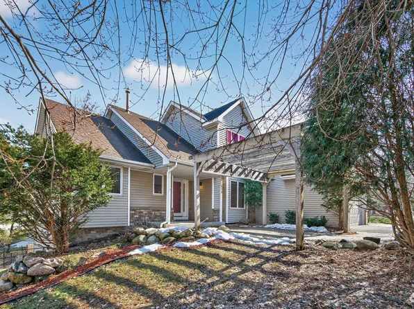 2970 Western Ave N, Roseville, MN 55113