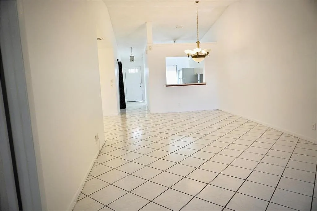 3 bed, 2.0 bath, 1248 sqft, $2,900 — Photo 3
