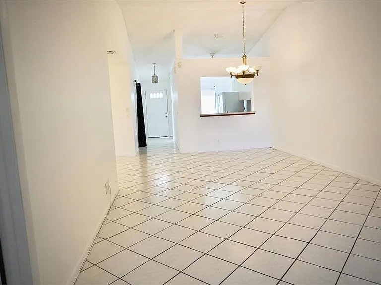 5600 N Park Rd — Photo 3