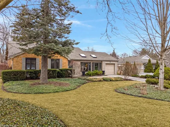 226 Forsyth Dr, Waterloo, ON N2L 1A5