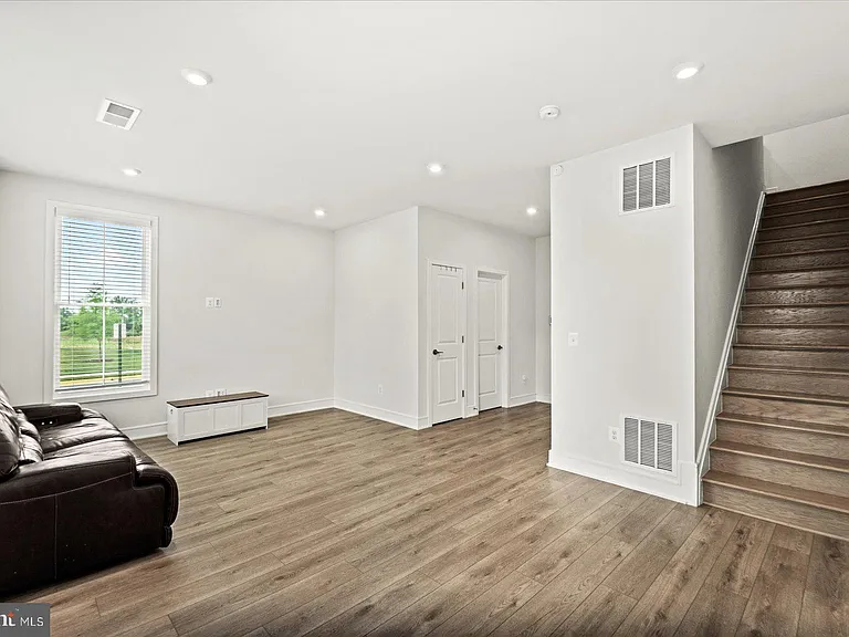 42086 Picasso Sq — Photo 2