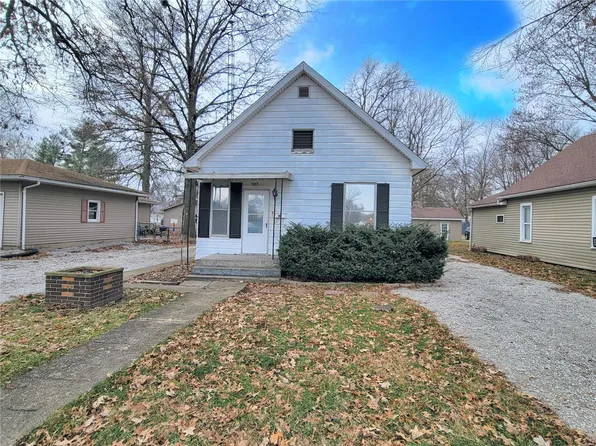 507 N Pine St, Nokomis, IL 62075