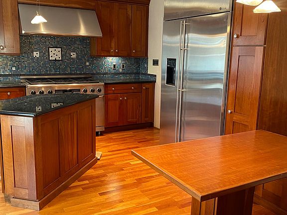 2nd image of 3044 Union St