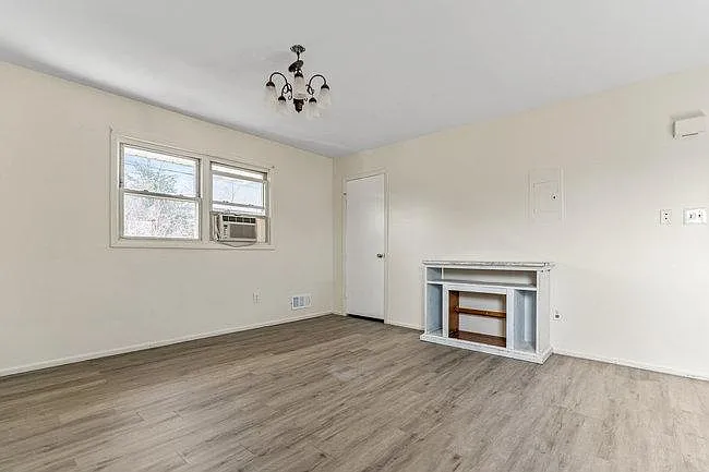 1856 Oak Tree Rd — Photo 10