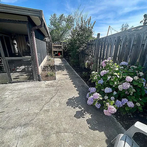 2360 Ironstone Dr E — Photo 4