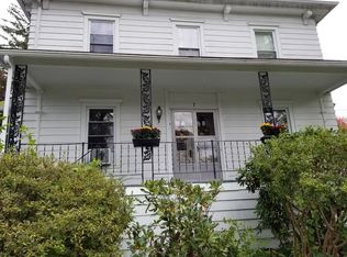 7 Chestnut St, Castleton, NY 12033