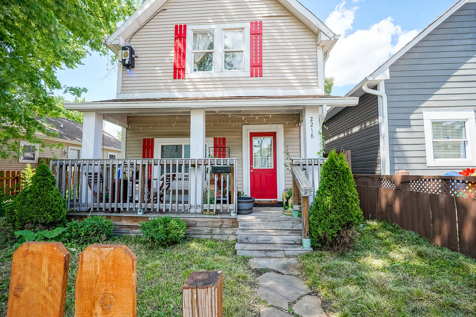 2218 Pleasant St photo 1