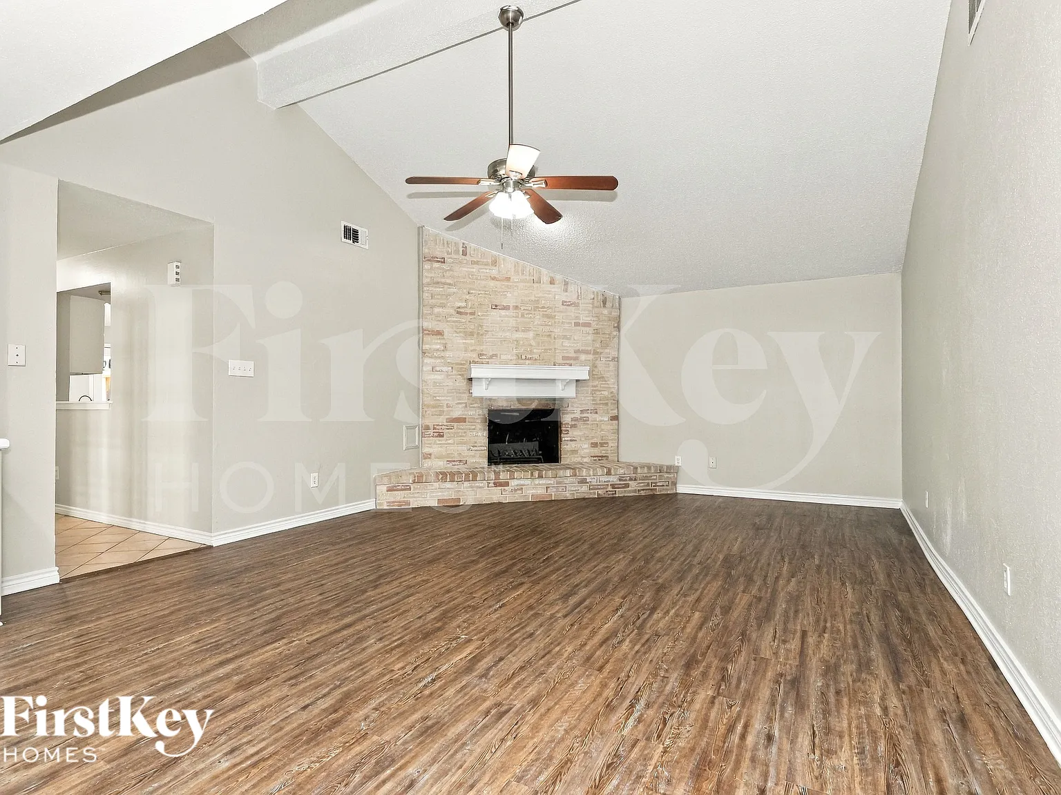 3 bed, 2.0 bath, 1920 sqft, $1,965 — Photo 3