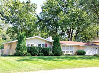 410 S 10th Ct, Saint Charles, IL 60174