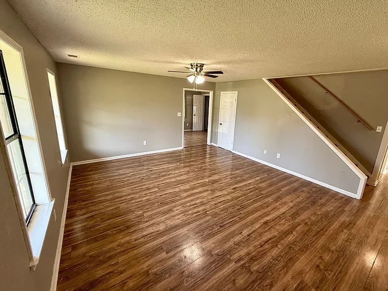 2516 Glenn Pl — Photo 3