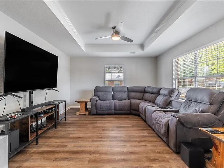 707 E Kara Ln — Photo 11