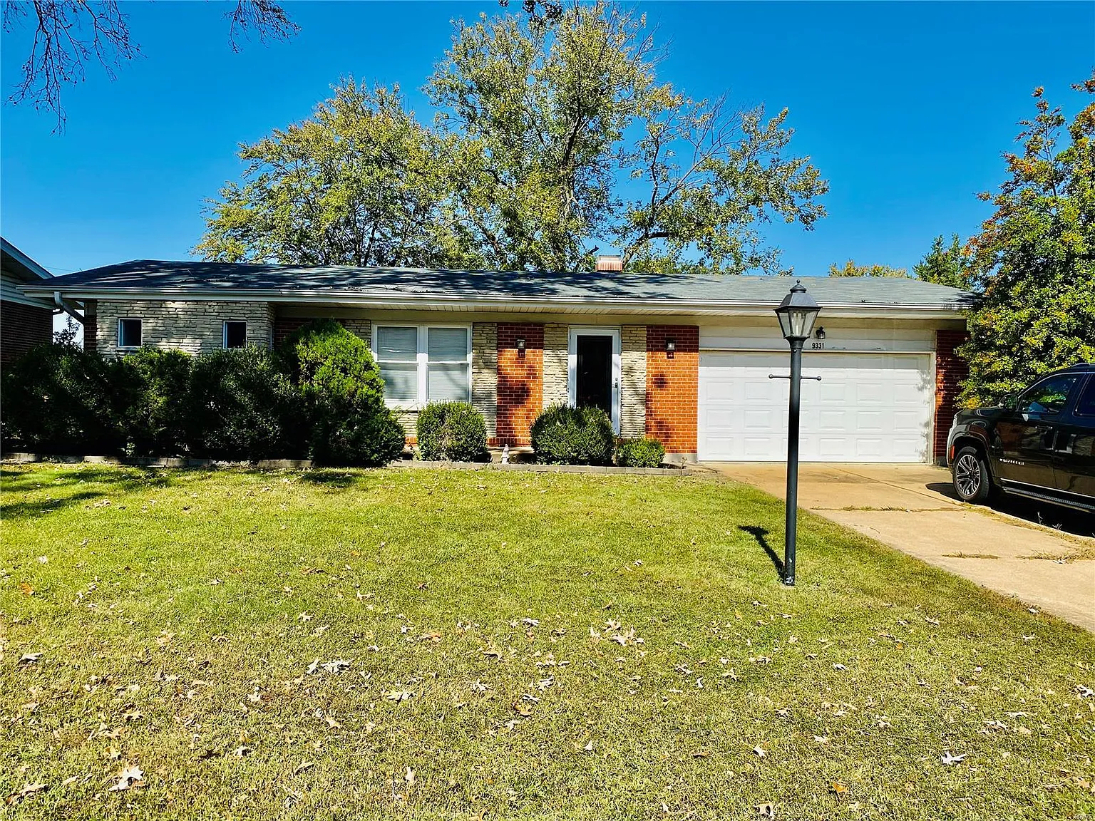 9331 Lawndale Dr photo 1