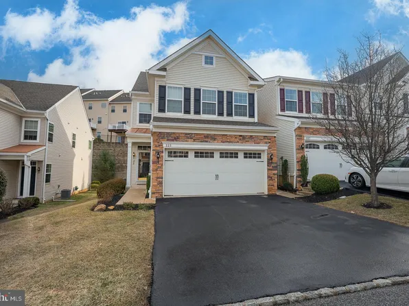 225 Clermont Dr, Newtown Square, PA 19073