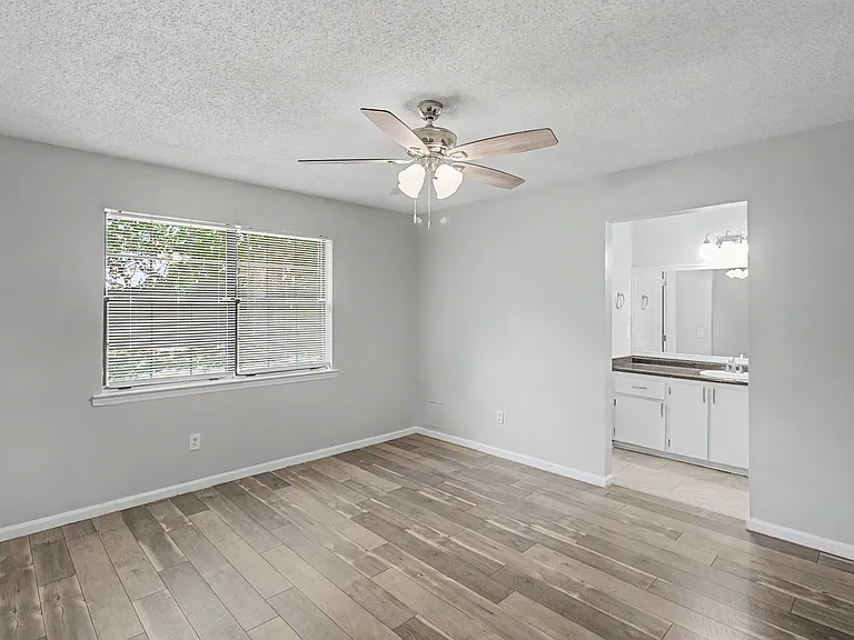 703 Woods Ct — Photo 22