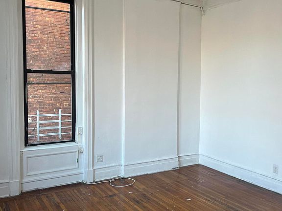 2nd image of 32 Westervelt Ave #2