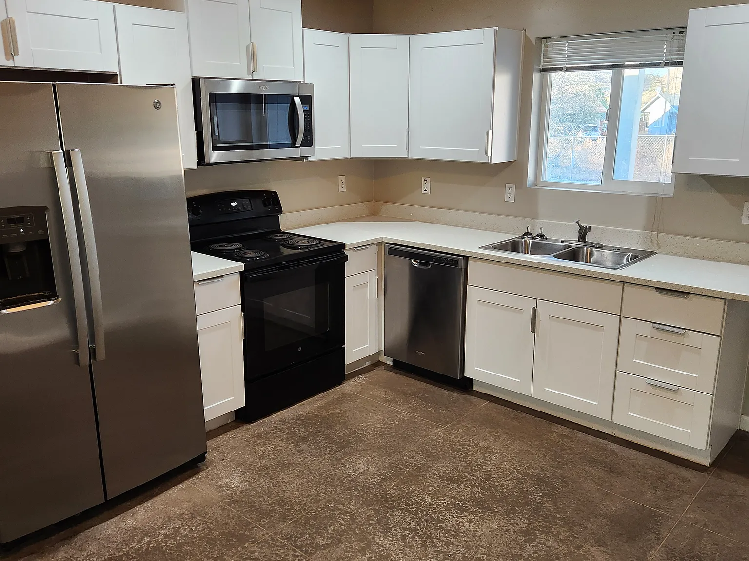 2 bed, 900 sqft, $1,500 — Photo 2