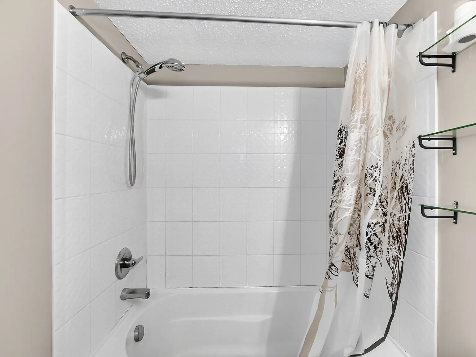 2 bed, 669 sqft, $1,300 — Photo 4
