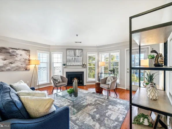 5573 Seminary Rd APT 413, Falls Church, VA 22041