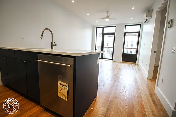 Rented by MySpaceNYC | media 2