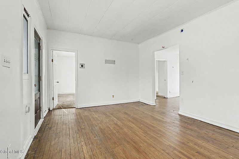 4th image of 26 Everett Road