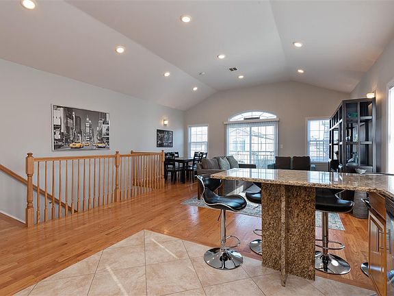 2nd image of 65 Graham St #2