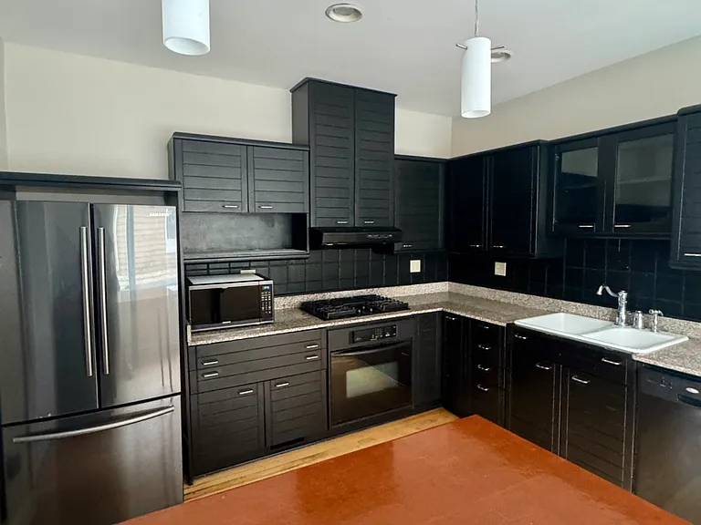 2917 N Cramer St — Photo 4