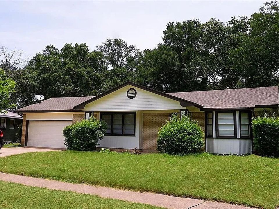 1st image of 723 College Oaks Dr