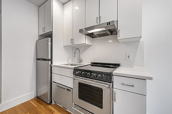 1st image of 341 E 9th St APT 7