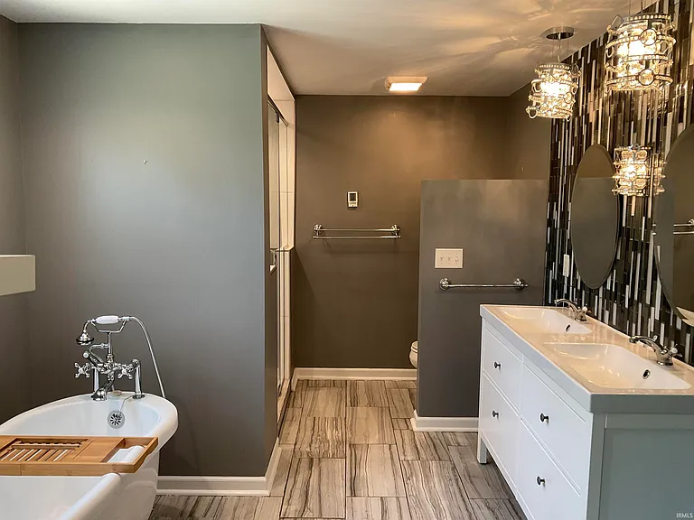 7506 Oak Ln — Photo 10