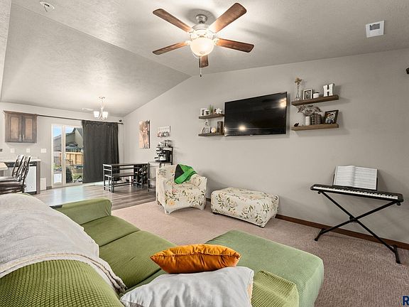 4th image of 630 N Everest Ave