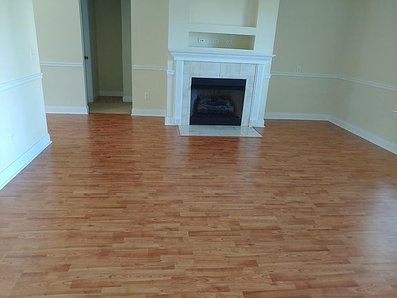 3rd image of 427 Lincoln Way NE