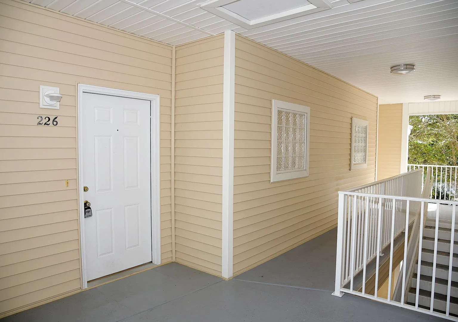 Second Floor Unit at The Oaks! — Photo 2