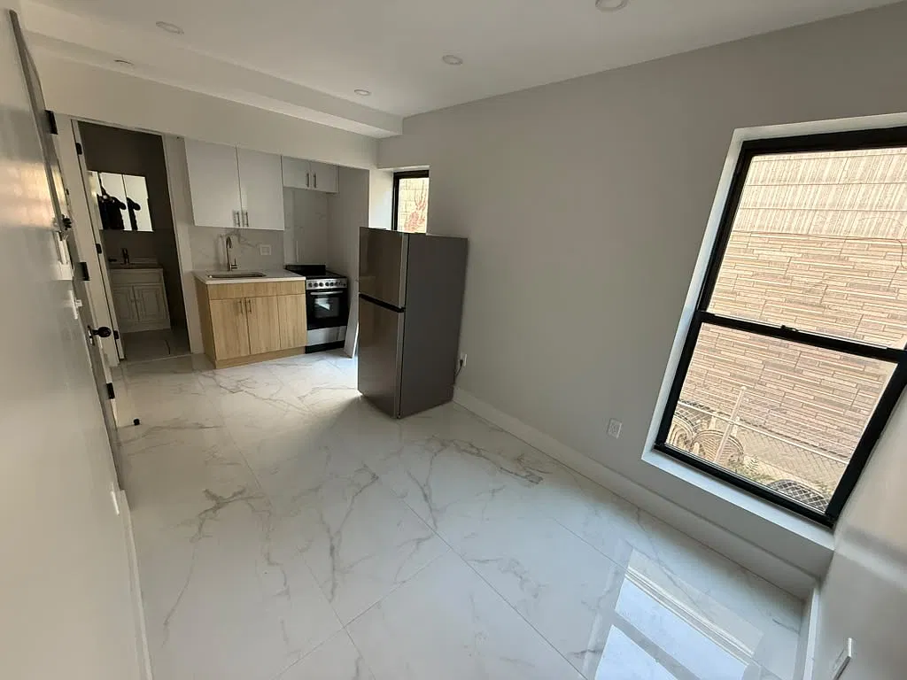 Studio, 600 sqft, $2,604 — Photo 3