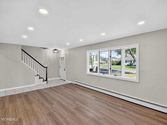 4th image of 21 Monmouth Street