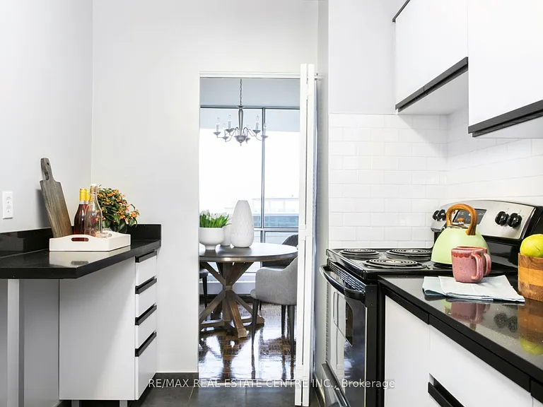 50 Graydon Hall Dr #212 — Photo 11