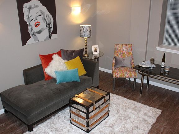 3rd image of 4242 Lindell Blvd #2