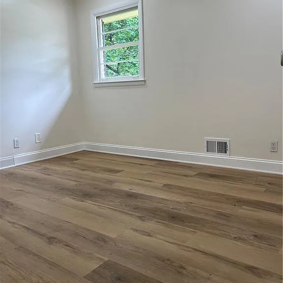 1432 Spring Valley Ln — Photo 10