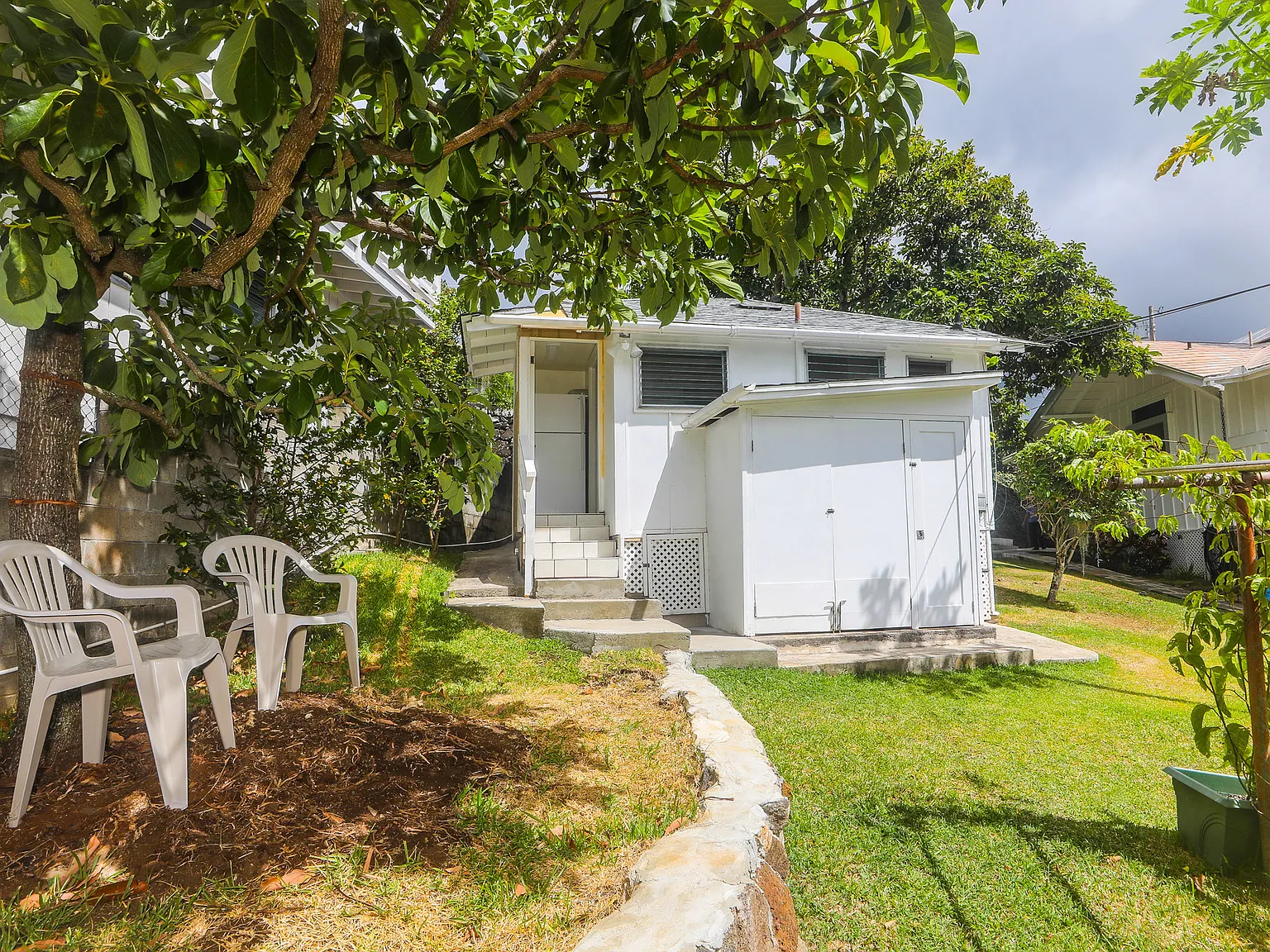 2534 E Manoa Rd — Photo 3