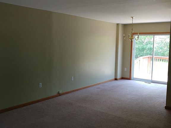 3rd image of 120 Cullen Ct