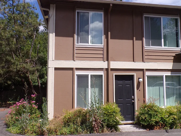 5102 SW 45th Ave #1 — Photo 2