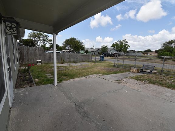 4th image of 107 Marilyn Dr