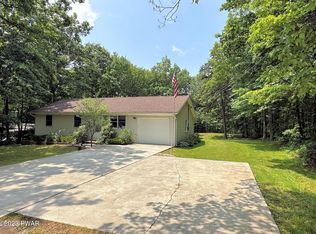 107 Galahad Rd, Greeley, PA 18425