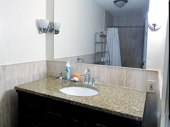 2nd image of 25 Alton Pl #24A